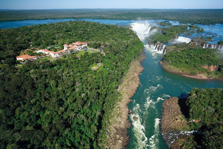 Bird's eye view of luxury Hotel das Cataratas, jungle, river and Iguazu Falls