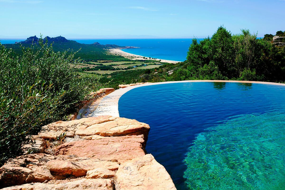 Private villa on Cayo Espanto by clear Caribbean Sea