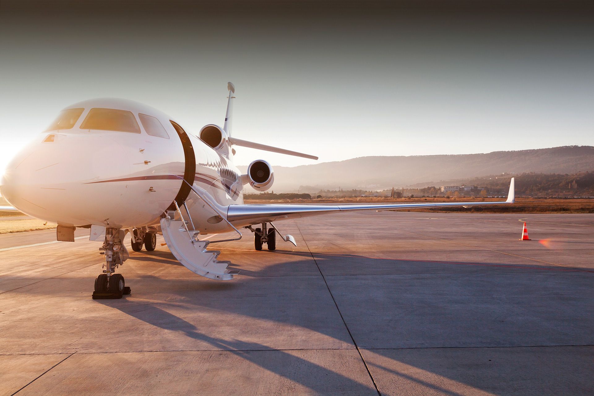 LUXURY SMALL PRIVATE JET TOURS