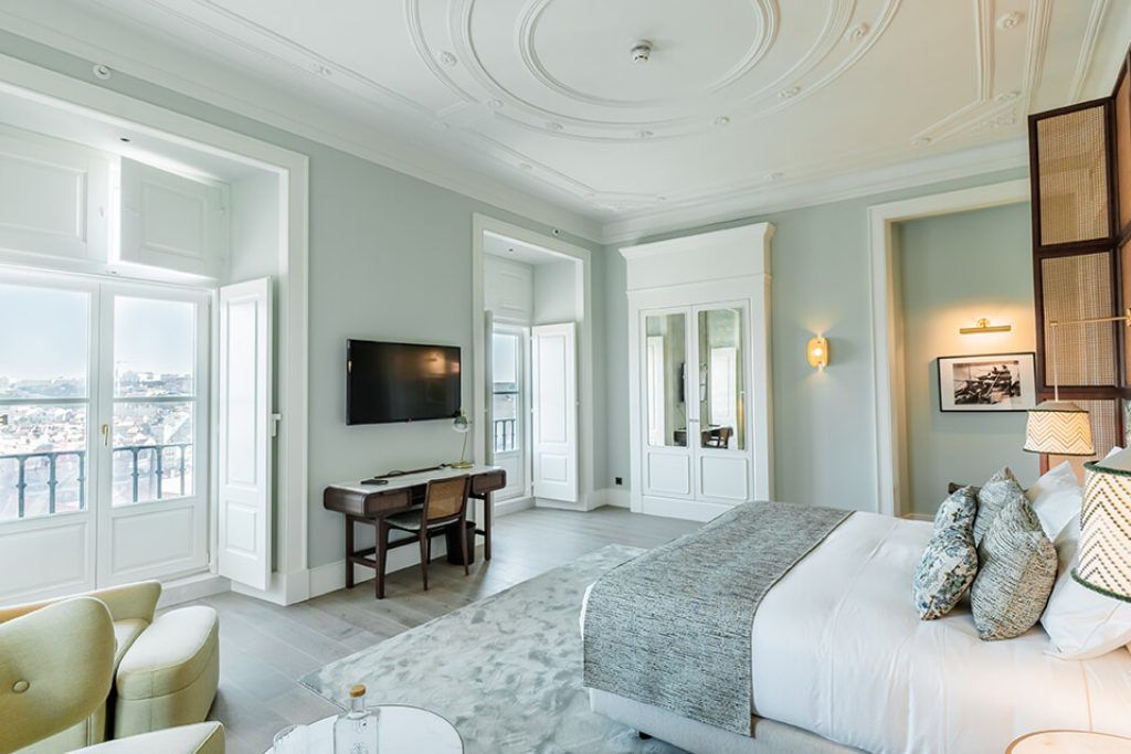 One of the bedrooms in the Palacio Ludovice.
