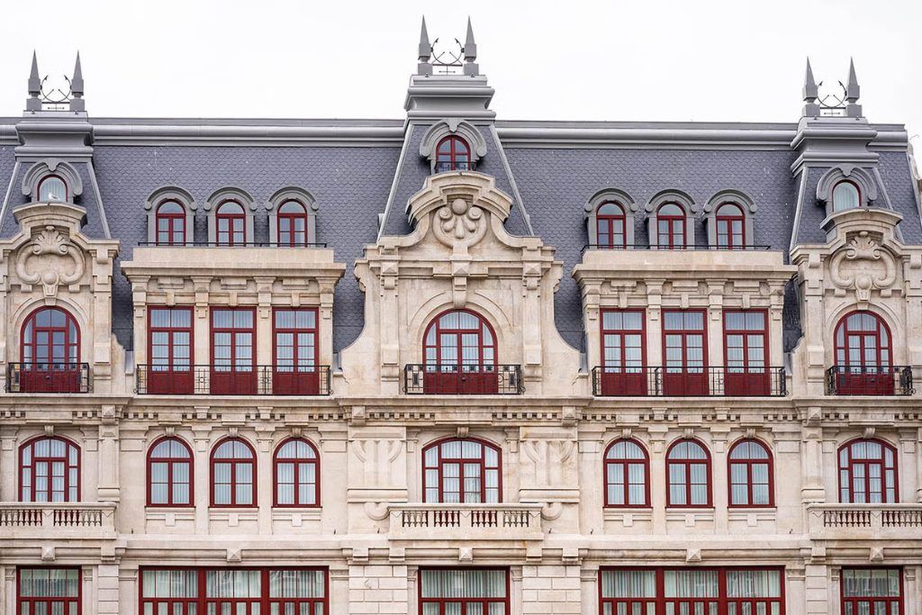 The facade of Le Monumental Palace.