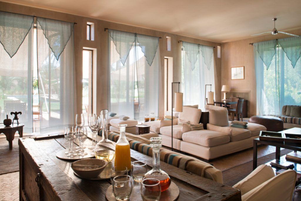 A lounge with juice and cups on the table at Dar Ahlam.