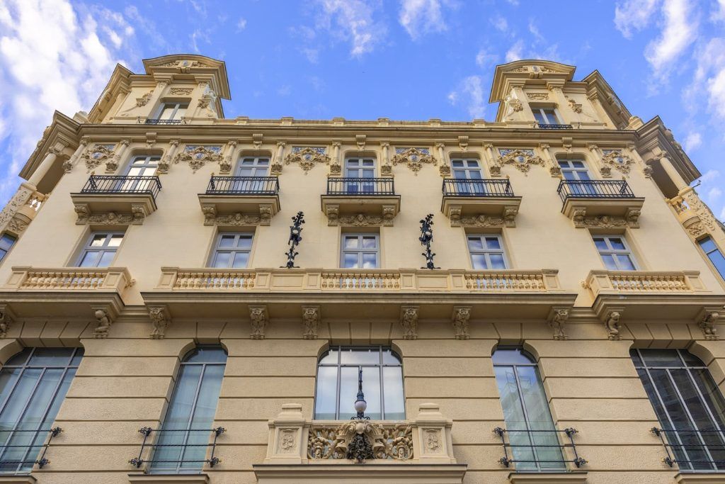 The facade of Hotel Urso.