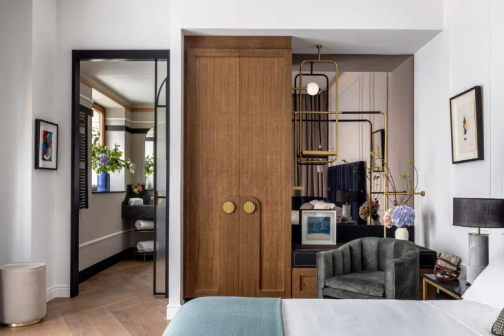 One of the modern rooms with a wooden wardrobe at Palacio Arriulce.