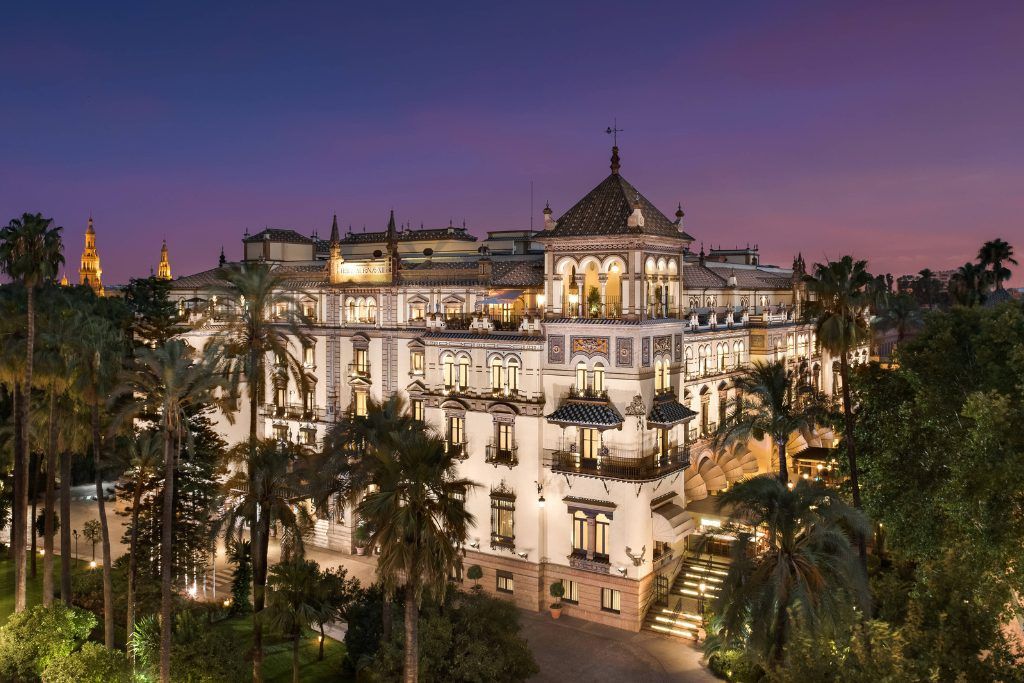 A nighttime view of Hotel Alfonso XIII.