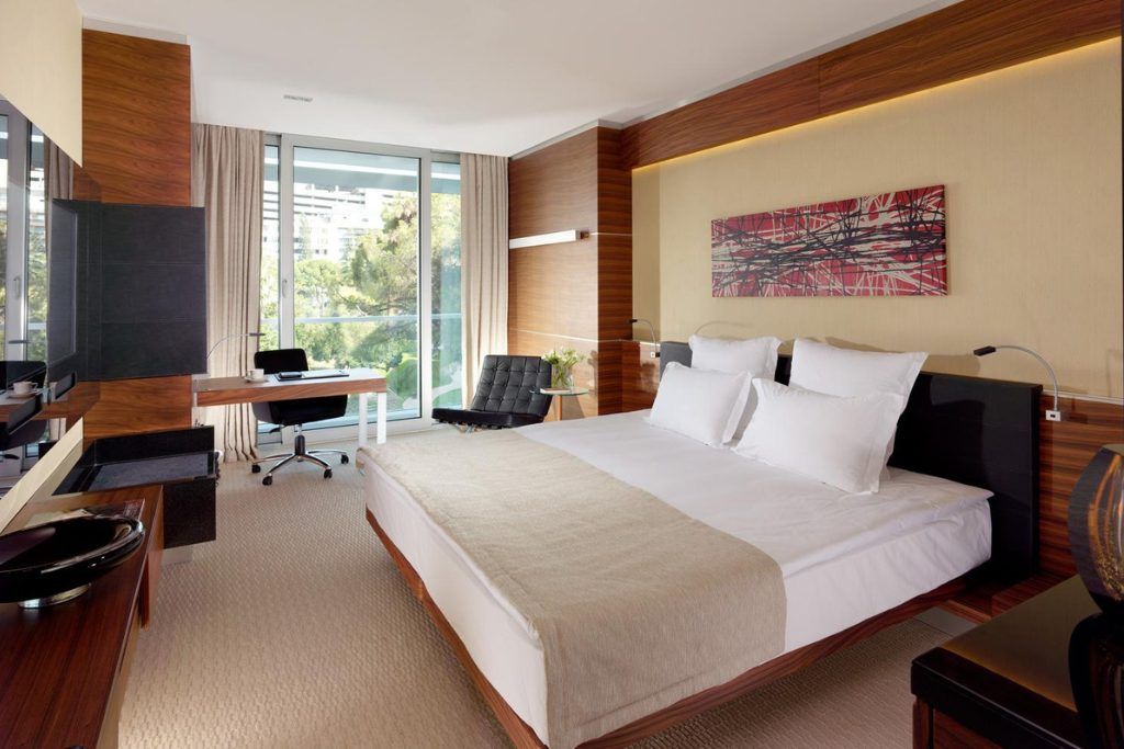 One of the modern rooms at Swissotel Büyük Efes.