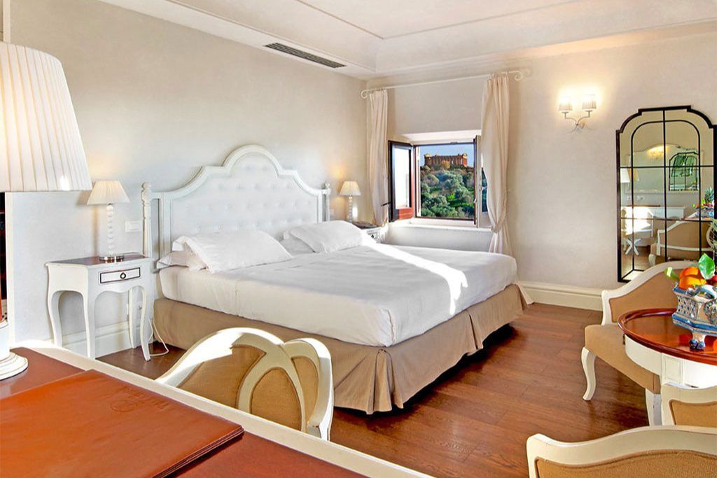 A king room in the Villa Athena.