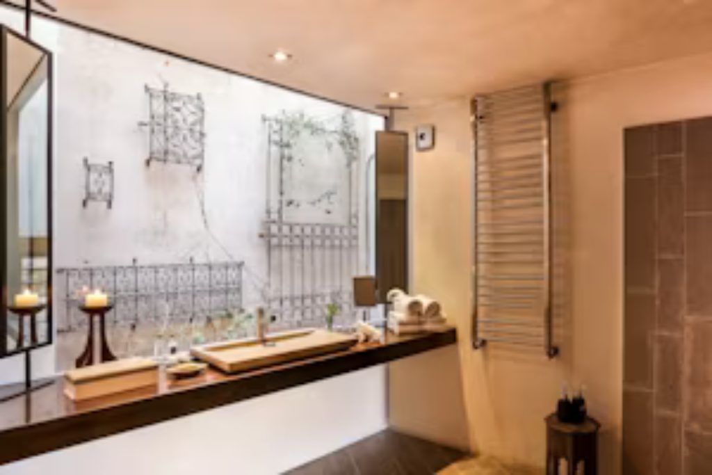 One of the bathrooms in a bedroom at Karawan Riad.