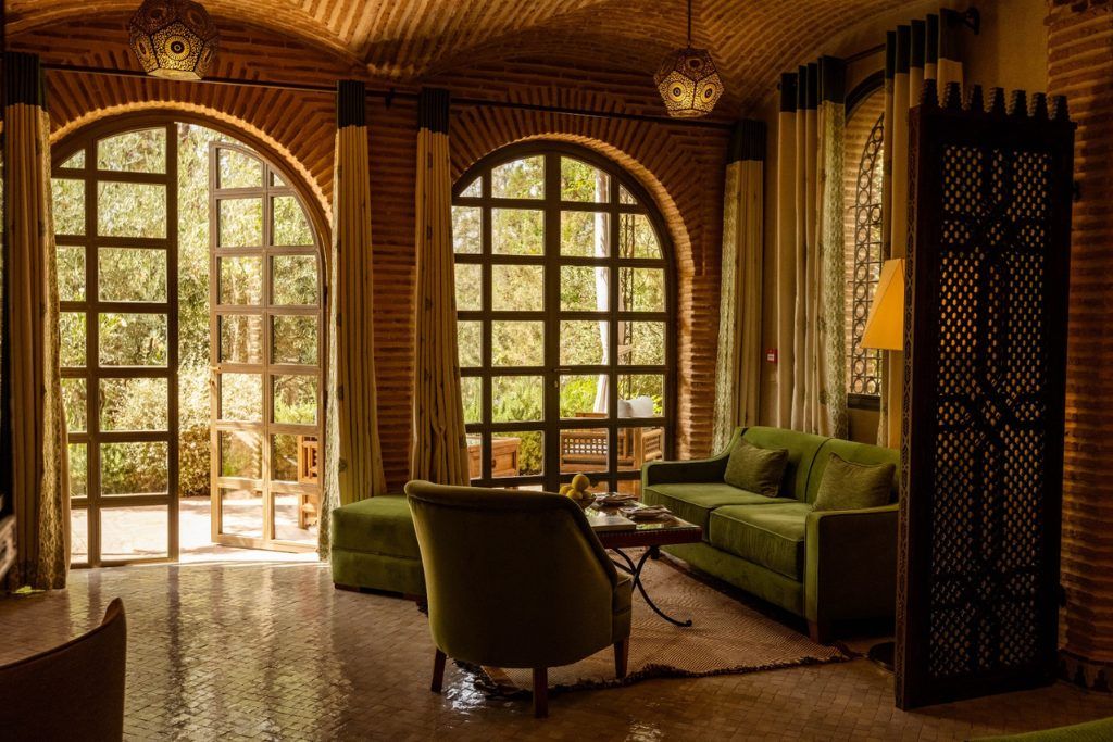 A living space in Olinto overlooking the garden.