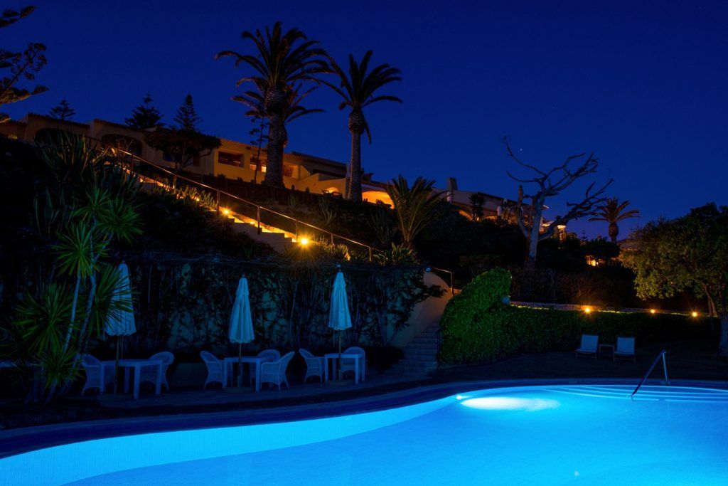 The swimming pool of Villa Joya at night.
