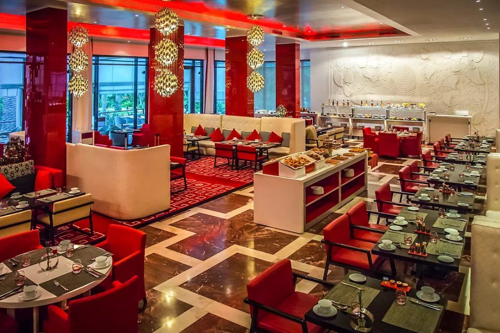 The lounge in a common area at Sofitel Rabat Jardin des Roses.