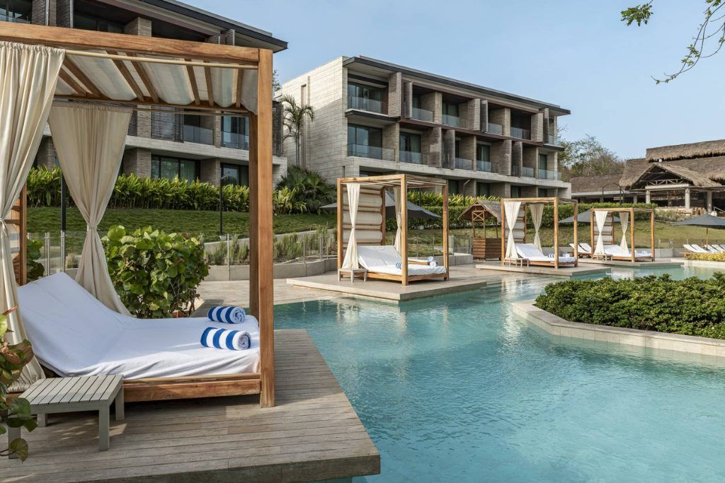The swimming pool with loungers at the Sofitel Baru Calablanca.
