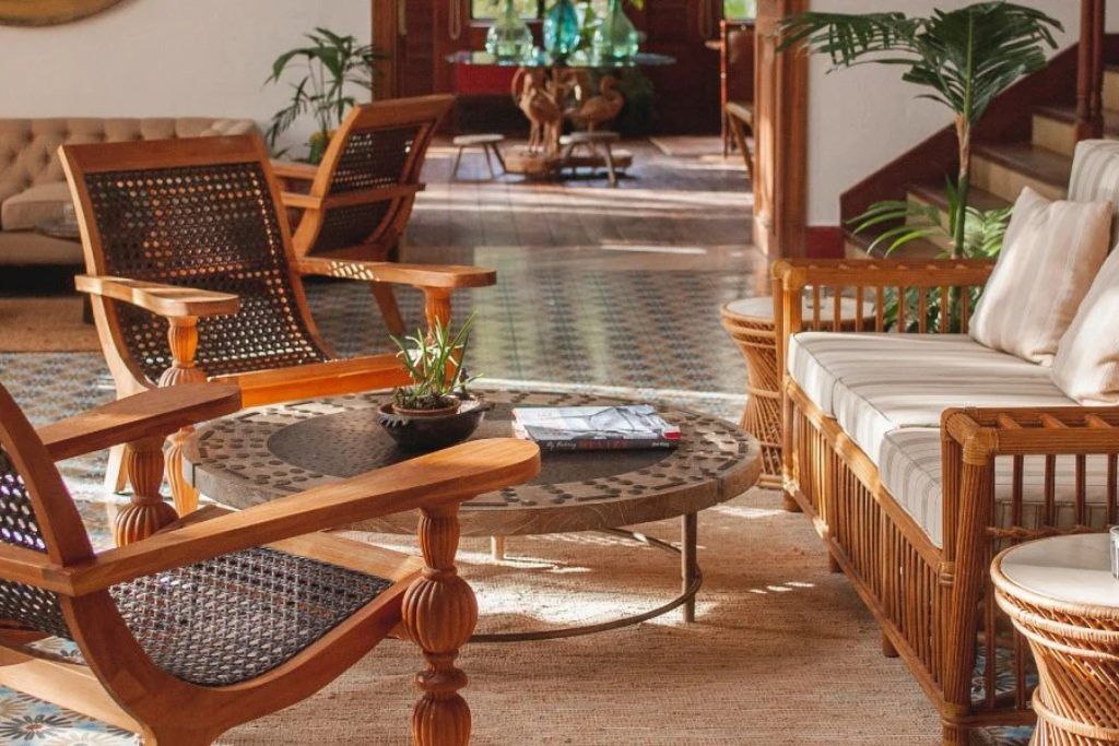 One of the common areas with couches and a coffee table at Itz'ana.