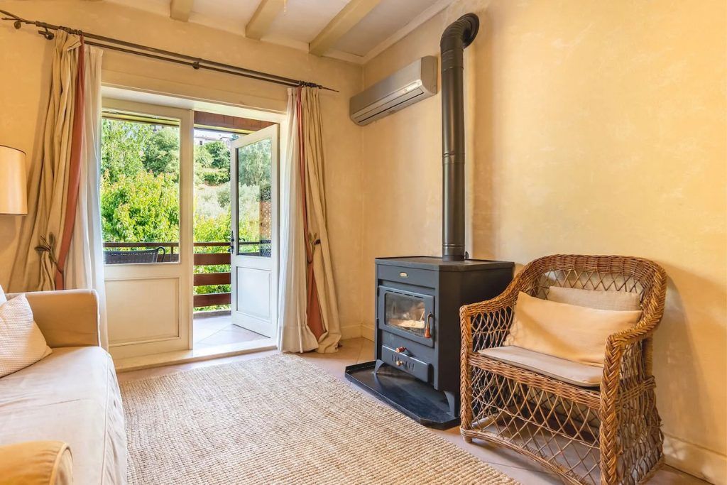 A sunroom with a wood-burning fire at Güllü Konakları.
