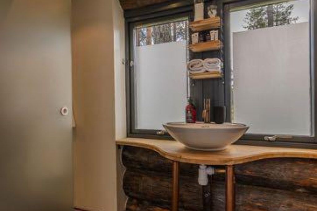 A bathroom at one of the cabins in Arctic Retreat.