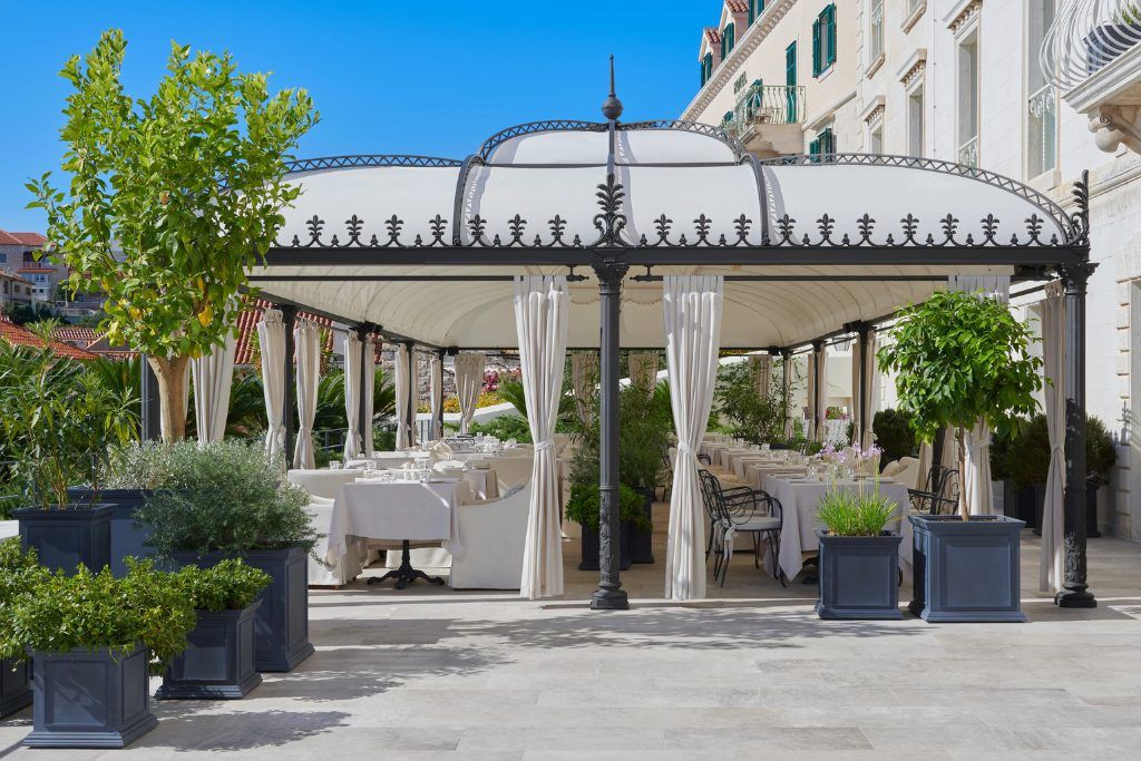 A view of the restaurant outdoors at Palace Elisabeth.