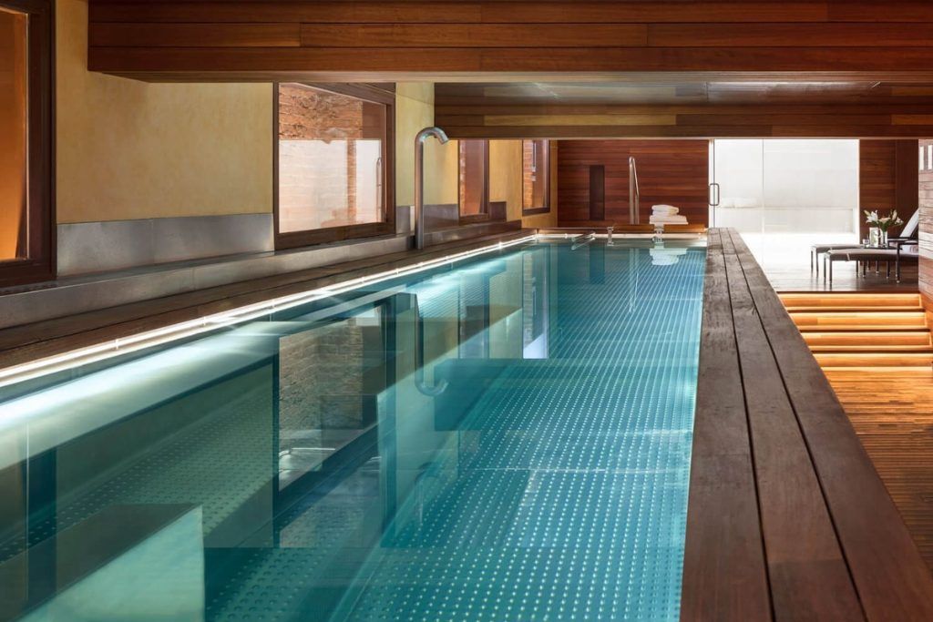 The indoor swimming pool at Hotel Urso in Madrid.