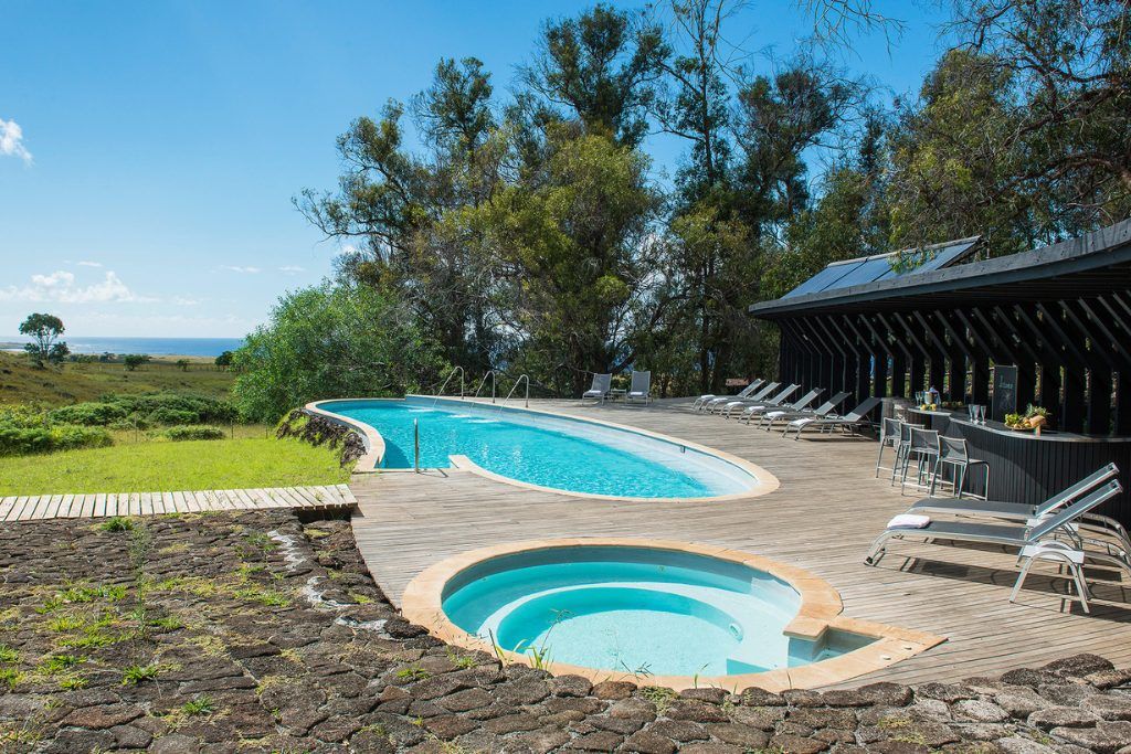 The swimming pool at Explora Rapa nui.