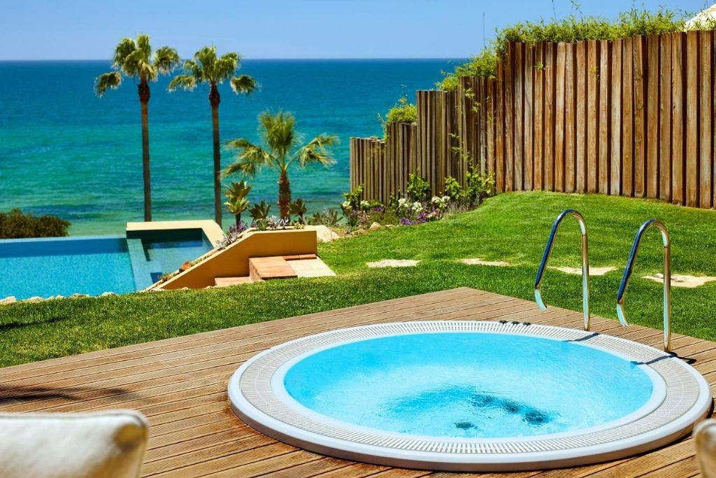 The jacuzzi at Villa Joya.