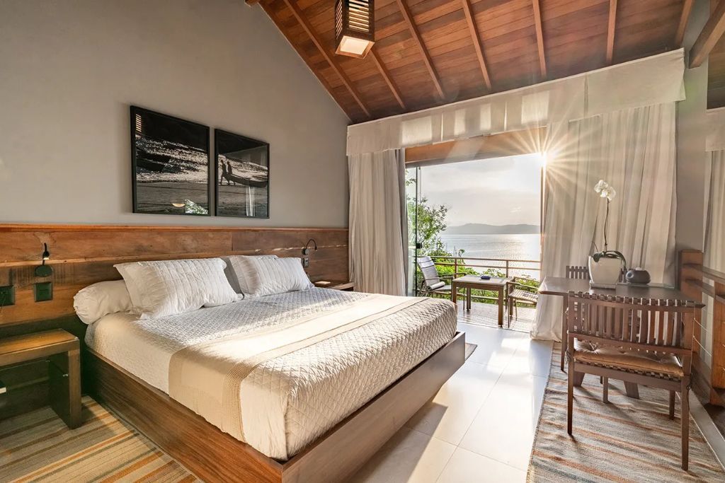 Luxury suite with ocean view at the Awasi Santa Catarina hotel in Florianopolis