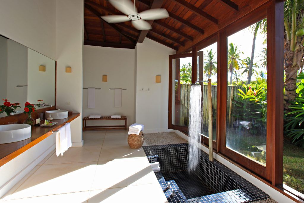 Stunning bathroom with garden view at the Fazenda São Francisco in Bahia