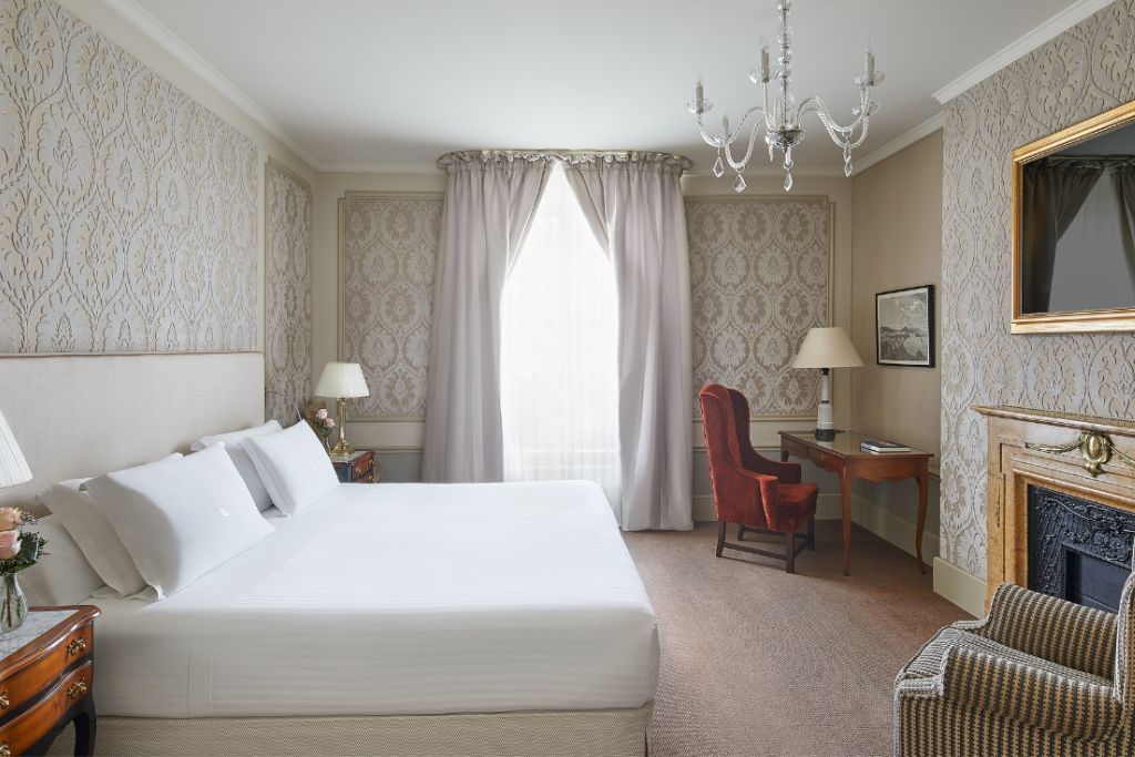 Suite in Hotel El Palace in Barcelona for luxury Spain tours