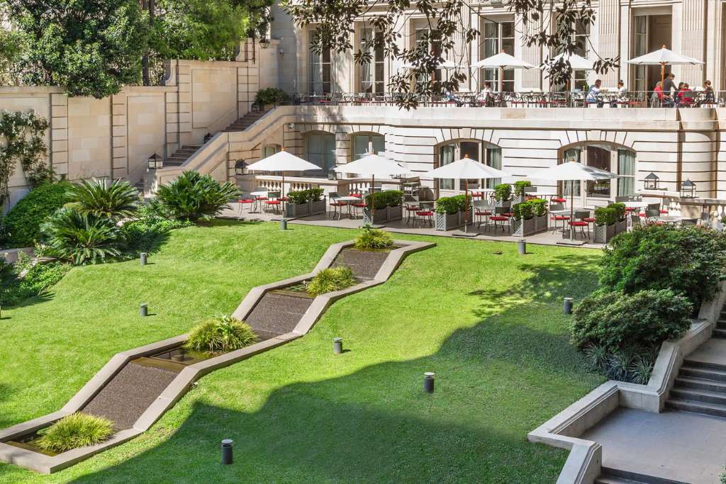 Exterior view of the gardens at the Palacio Duhau Park Hyatt in Buenos Aires