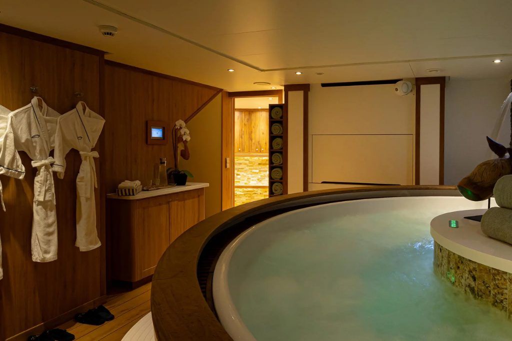 A jacuzzi onboard the Aqua Lares expedition boat.