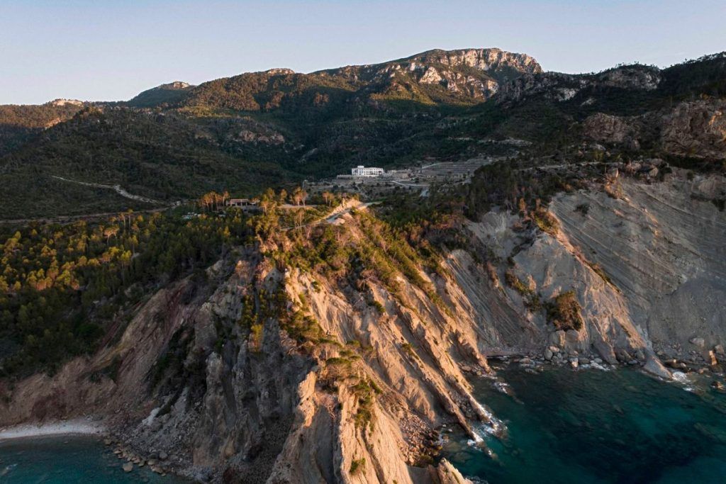 A view of the cliff and the Hotel Son Bunyola in Mallorca.