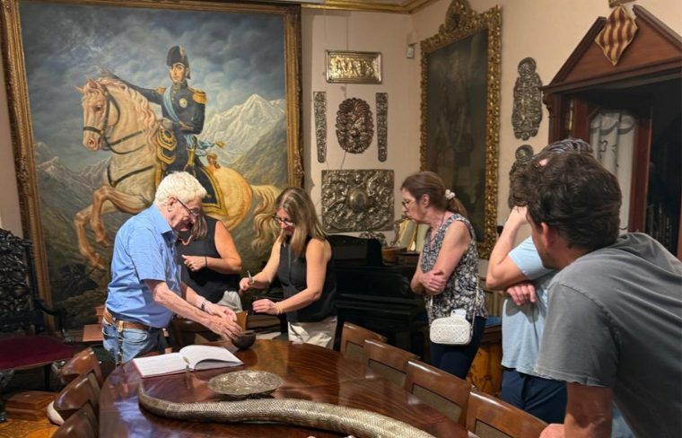 Expert silversmith in Buenos Aires giving private demonstration